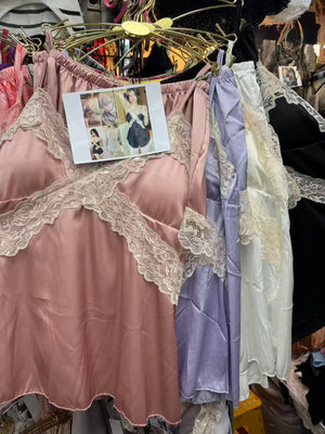 【泰国🇹🇭代购】 缎面性感睡衣 套装 RM35.90 ONLY