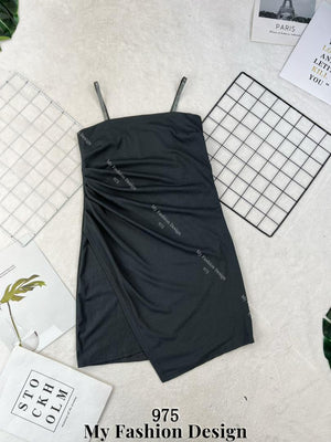 爆款新品🔥 高品质吊带款连体短裙 RM65 Only🌸