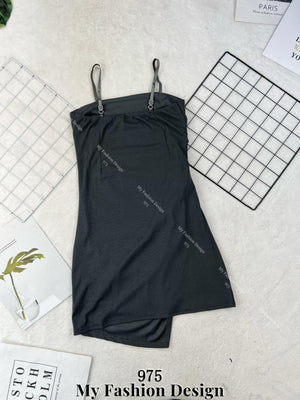 爆款新品🔥 高品质吊带款连体短裙 RM65 Only🌸