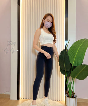 爆款新品🔥 高品质气质修身鲨鱼裤 RM65 Only🌸(箱子)